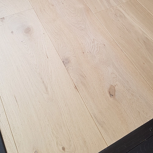 Blank gelakte eiken houten vloer 22 cm