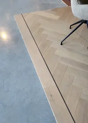 Eiken houten band visgraat vloer